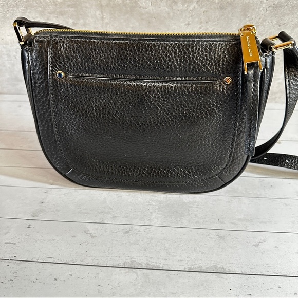 Michael Kors Julia Medium Leather Messenger‎ Bag Black Gold Like New Old Money - Picture 2 of 11